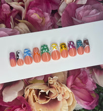 Load image into Gallery viewer, Smiley face Nails