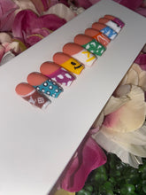 Load image into Gallery viewer, Smiley face Nails
