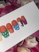 Load image into Gallery viewer, Smiley face Nails