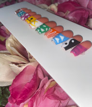 Load image into Gallery viewer, Smiley face Nails